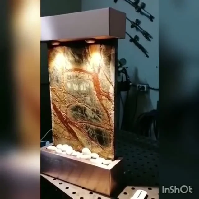 Настенный водопад с каменной фактурой